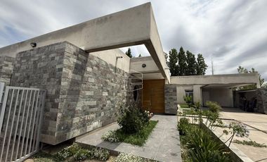 Venta - Propiedad de Nivel Gerencial en Barrio Cerrado Sol del Valle - C113