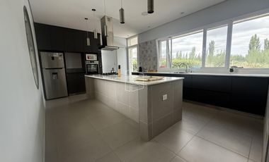 Venta - Propiedad de Nivel Gerencial en Barrio Cerrado Sol del Valle - C113