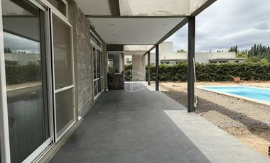 Venta - Propiedad de Nivel Gerencial en Barrio Cerrado Sol del Valle - C113
