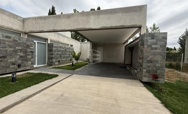 Venta - Propiedad de Nivel Gerencial en Barrio Cerrado Sol del Valle - C113