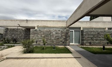 Venta - Propiedad de Nivel Gerencial en Barrio Cerrado Sol del Valle - C113