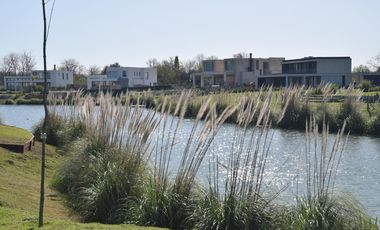 Lote en venta  en Tilbury, Pilara.