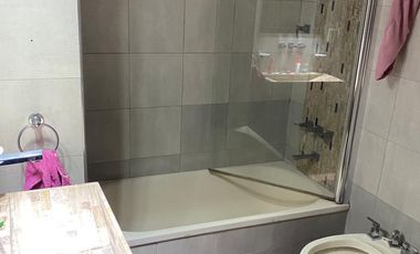 Casa 4 ambientes en 2 plantas con jardín y piscina en venta- ALQUILADA HASTA JUNIO 2026 - Don Bosco