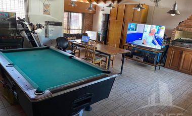 Casa 4 ambientes en 2 plantas con jardín y piscina en venta- ALQUILADA HASTA JUNIO 2026 - Don Bosco