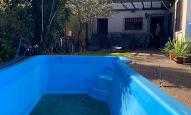 Casa 4 ambientes en 2 plantas con jardín y piscina en venta- ALQUILADA HASTA JUNIO 2026 - Don Bosco