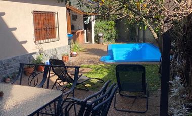 Casa 4 ambientes en 2 plantas con jardín y piscina en venta- ALQUILADA HASTA JUNIO 2026 - Don Bosco