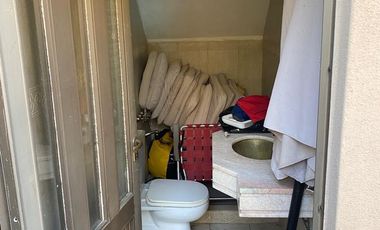 Casa 4 ambientes en 2 plantas con jardín y piscina en venta- ALQUILADA HASTA JUNIO 2026 - Don Bosco