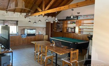 Casa 4 ambientes en 2 plantas con jardín y piscina en venta- ALQUILADA HASTA JUNIO 2026 - Don Bosco