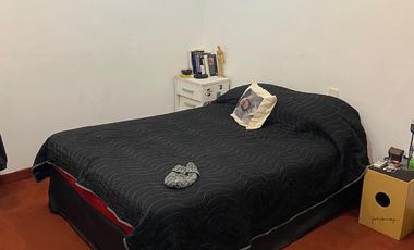 Casa 4 ambientes en 2 plantas con jardín y piscina en venta- ALQUILADA HASTA JUNIO 2026 - Don Bosco