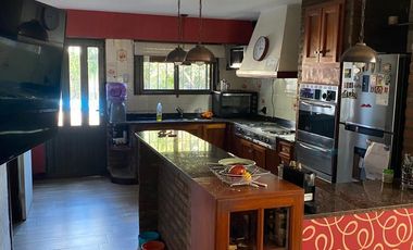 Casa 4 ambientes en 2 plantas con jardín y piscina en venta- ALQUILADA HASTA JUNIO 2026 - Don Bosco