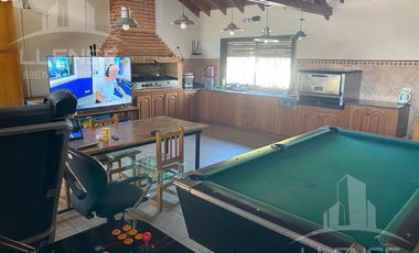 Casa 4 ambientes en 2 plantas con jardín y piscina en venta- ALQUILADA HASTA JUNIO 2026 - Don Bosco