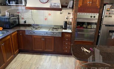 Casa 4 ambientes en 2 plantas con jardín y piscina en venta- ALQUILADA HASTA JUNIO 2026 - Don Bosco