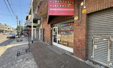 Local en ALQUILER con vidriera en Wilde