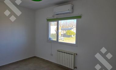VENTA, casa 3 dormitorios con pileta, Bº Finca Villa  Muluen- PLOTTIER