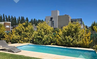 VENTA, casa 3 dormitorios con pileta, Bº Finca Villa  Muluen- PLOTTIER
