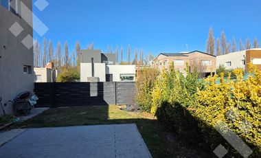 VENTA, casa 3 dormitorios con pileta, Bº Finca Villa  Muluen- PLOTTIER