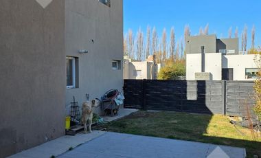VENTA, casa 3 dormitorios con pileta, Bº Finca Villa  Muluen- PLOTTIER