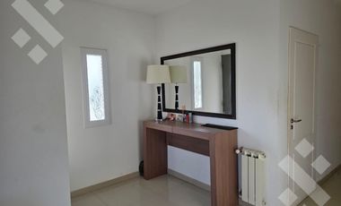VENTA, casa 3 dormitorios con pileta, Bº Finca Villa  Muluen- PLOTTIER
