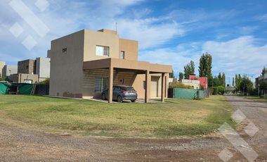 VENTA, casa 3 dormitorios con pileta, Bº Finca Villa  Muluen- PLOTTIER