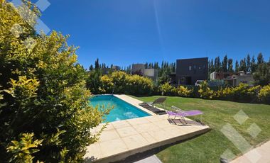 VENTA, casa 3 dormitorios con pileta, Bº Finca Villa  Muluen- PLOTTIER