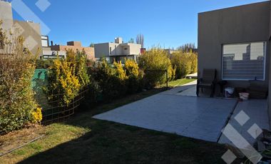 VENTA, casa 3 dormitorios con pileta, Bº Finca Villa  Muluen- PLOTTIER
