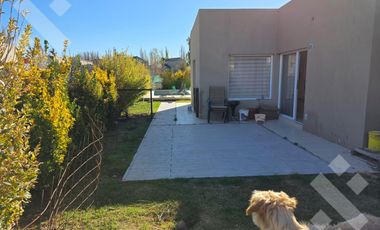 VENTA, casa 3 dormitorios con pileta, Bº Finca Villa  Muluen- PLOTTIER