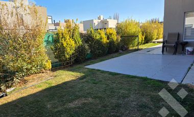 VENTA, casa 3 dormitorios con pileta, Bº Finca Villa  Muluen- PLOTTIER