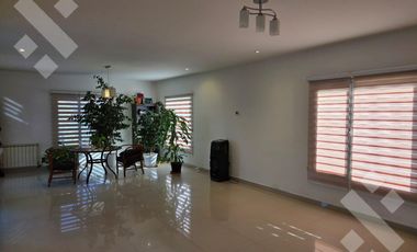 VENTA, casa 3 dormitorios con pileta, Bº Finca Villa  Muluen- PLOTTIER