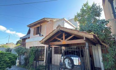 Casa en venta c/ cochera en Barrio Zacagnini