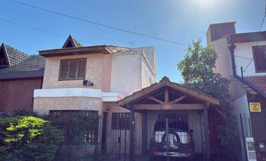 Casa en venta c/ cochera en Barrio Zacagnini