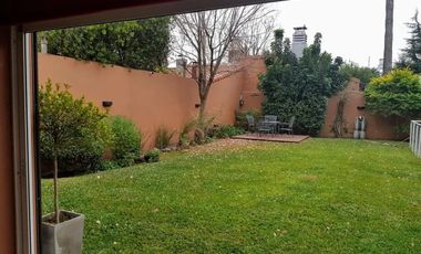 EXCELENTE CHALET EN ALQUILER CON 3 DORMITORIOS, PARQUE Y PILETA EN HAEDO