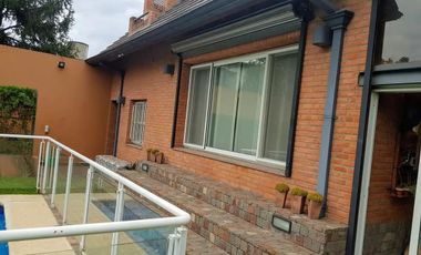 EXCELENTE CHALET EN ALQUILER CON 3 DORMITORIOS, PARQUE Y PILETA EN HAEDO