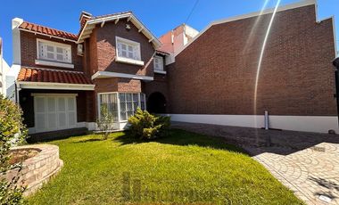 Imponente Chalet de 400 m² en alquiler - Alem 900