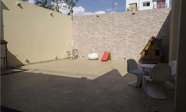 EXCELENTE CHALET 7 AMB CON PATIO Y COCHERA EN RAMOS MEJIA