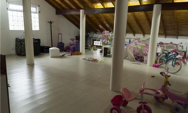 EXCELENTE CHALET 7 AMB CON PATIO Y COCHERA EN RAMOS MEJIA