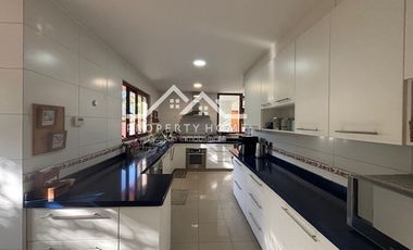 CASA 5 DORM+ESCRITORIO+SERVICIO HIGHLANDS