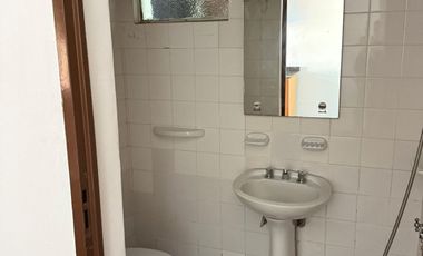 Amplia casa de categoría con piscina y quincho – Apta crédito