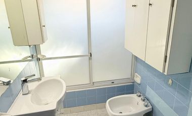 Amplia casa de categoría con piscina y quincho – Apta crédito