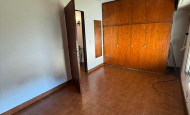 ADROGUE, CHALET EN EXCELENTE UBICACION