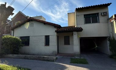 ADROGUE, CHALET EN EXCELENTE UBICACION