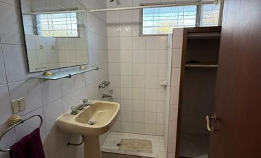 ADROGUE, CHALET EN EXCELENTE UBICACION