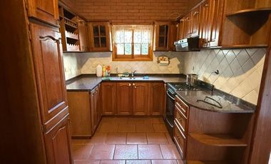 ADROGUE, CHALET EN EXCELENTE UBICACION