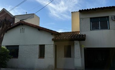 ADROGUE, CHALET EN EXCELENTE UBICACION