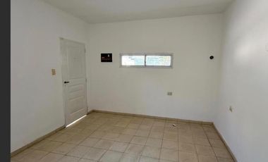 Casa en alquiler c/ cochera en San Jose Obrero