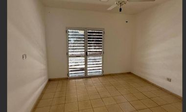 Casa en alquiler c/ cochera en San Jose Obrero