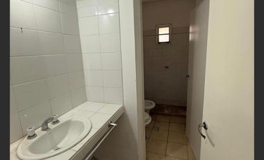 Casa en alquiler c/ cochera en San Jose Obrero