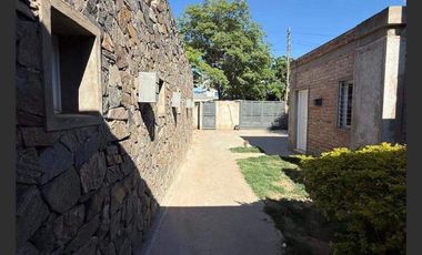 Casa en alquiler c/ cochera en San Jose Obrero