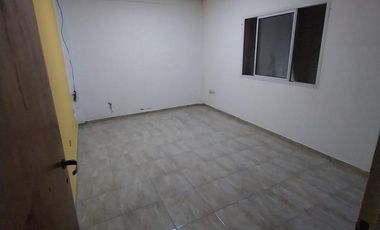 Departamento 3 ambientes con balcón en alquiler - Ezpeleta Oeste