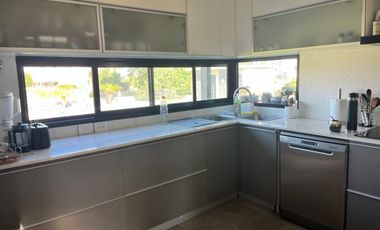 Hermosa casa de 4 dormitorios   dependencia en 2 plantas en barrio San Sebastian