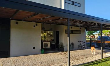 Hermosa casa de 4 dormitorios   dependencia en 2 plantas en barrio San Sebastian